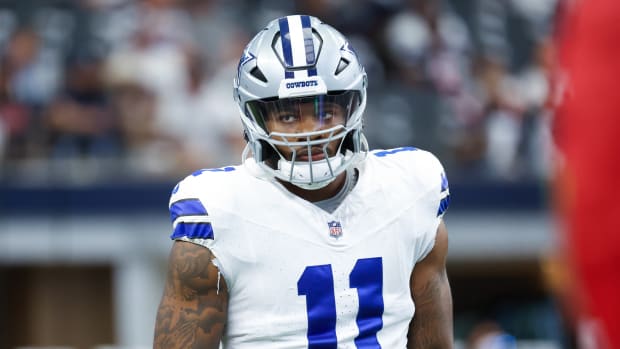 Dallas Cowboys linebacker Micah Parsons warms up before a game.
